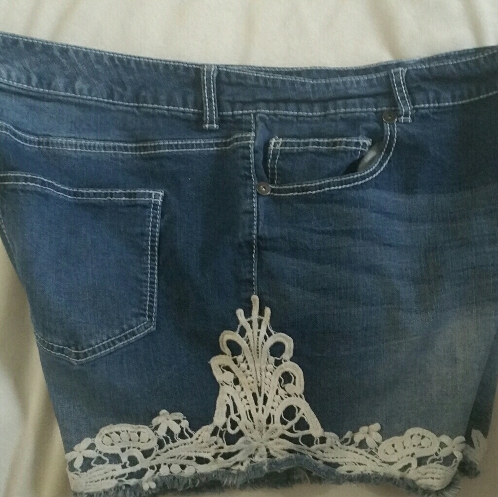 Maurices lace trim shorts plus size 20